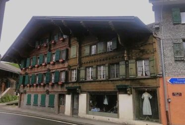 Chalet Building of the 18th century, mixed use